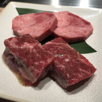 焼肉うしごろ 横浜店 - 厚切りタン、厚切りハラミ