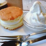 ミルクホール - バタークリームケーキ（ミニソフト添え）480円