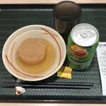 はなまるうどん - 2020/11再訪 はなまるうどん おでん(だいこん)\90(税別) チューハイ\180