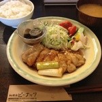 ピーナッツ - ６５０円の日替わりランチ。