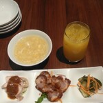 中国料理 龍鱗 - 本日のスープ、オレンジジュース、前菜三種盛り合わせ