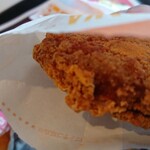 マクドナルド - シャカチキのアップ。
            チーズの味が広がり美味しいです。