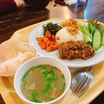 モンゴ モロ - ルンダンのナシ・チャンプル