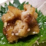 鮨匠 のむら - (11)芭蕉梶木(鹿児島県開聞岳沖産、40kg)の胸筋の炙り
      胸鰭の辺りを筋身と言うそうですが、炙りになると脂が活性化され、芳ばしくて薫り高く、超絶美味しい♪
      青首大根の辛みと合う！