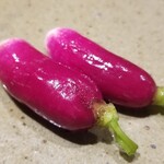 鮨匠 のむら - (33)廿日大根の浅漬け
      完全にお腹いっぱいでギブアップ！
      でも、消化の助けになる廿日大根浅漬けはついつい食べちゃいます。(笑)
      すっきり爽やかな漬け具合です