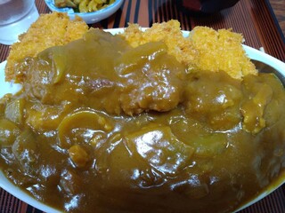 まつもと食堂 - 中辛カレー。玉ねぎ•豚バラ肉入ってます。旨いカレー。