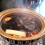 140292766 -  ⚫黒湯鍋 　キノコのエキスたっぷりのスープ