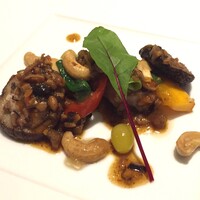 カントニーズ 燕 - 豚ロース肉 カシューナッツと季節野菜の炒め