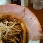 近江熟成醤油ラーメン 十二分屋 - チャーシュー