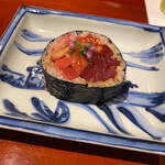 銀座 しのはら - 鮪のタタキ、漬け、中トロ、べったら、胡麻、葱の海苔巻き