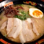 三代目釜匠 ばってんラーメン - ばってんラーメン(通常700円税込、YouTubeのチャンネル登録者は500円税込)