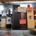 集来軒 - 珍しいお酒達（2本のエビスビールはラッキーエビス。 店員が「月数本入ってくる」とか言ってたが、それだと幸運はクジじゃなくて、ご常連に配給してるんだなと思っちゃいました(爆)）