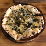 石窯カフェ コクヤ - シラスと野沢菜のピザ
