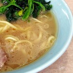 横濱ラーメン あさが家 - とてもバランスがいい、旨味の強いスープ。