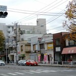 奇珍 - お店は本牧通りの山手トンネルを抜け、三つ目の交差点”鷺山入口交差点”のすぐ傍にあります。