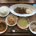 9111タイ食堂 - ランチプレート バンコク 1200円(税抜)