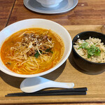 平塚漁港の工房 - サバ味噌の坦々麺とサバめしセット