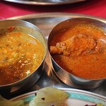 タージマハル - ２種類の日替わりカレー・・・当日は豆カレーとチキンカレーでした。