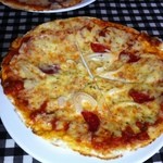 ファミリア - ランチのピザ