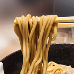 ラーメンWalkerキッチン - 宮崎店主の全粒粉入り自家製麺