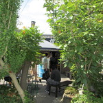 讃岐うどん がもう - 店舗前の通路から・・・