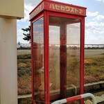 ハセガワストア - 外の電話ボックス（電話機は撤去済）