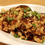 双龍居 - 料理長おすすめの「よだれ鶏」
      絶対に外さないですね。