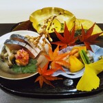 銀座 よし澤 - 八寸　香住蟹と春菊と白舞茸のおひたし　秋鯖と菊おろし　牡蠣と柿
