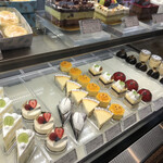 ラ・プレシューズ 紀尾井町店 - ケーキはどれも芸術的♫てんとう虫いる笑笑