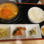韓国料理 幸福食堂 - キムチチゲ定食