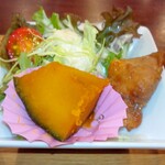 Cafe うえまる - 大井川ダムカレー　サラダ♪♬