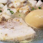 塩そば専門店 桑ばら - 牛ホルモンとアサリ出汁の塩そば