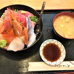 食事処 さか本 - 201105木　神奈川　そば処さか本　海鮮丼1,350円、ご飯大盛り100円