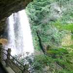 渓山亭 - 潜れる雷滝  （投稿：'12/07/26）