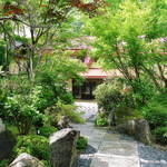 渓山亭 - 渓山亭へ  （投稿：'12/07/26）