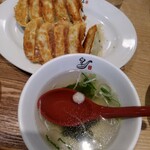 Rengeshokudou Toushuu - ﾗﾝﾁ W餃子定食の右側