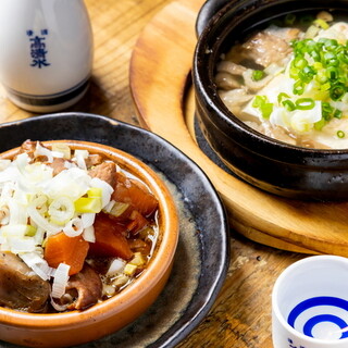 串兵衛名物料理『味噌もつ煮込み』など、お酒との相性抜群！