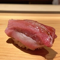 鮨 さかい - 大トロ　やま幸さんより152,6kgの蛇腹　荒れた海での漁師さんの作業、手元も狂いますよねそりゃ、この蛇腹はとても美味しいですそんな部位であっても♪