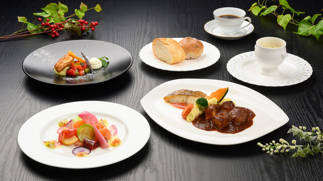 メインダイニングルーム - 富良野（フレンチ）の写真