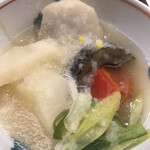 Akasaka Kikunoi - 昼懐石１２１００円。鯛頭と季節野菜のみぞれ鍋。薄味の出汁が、野菜の旨味を引き出します。小蕪が、とーっても美味しかったです（╹◡╹）（╹◡╹）