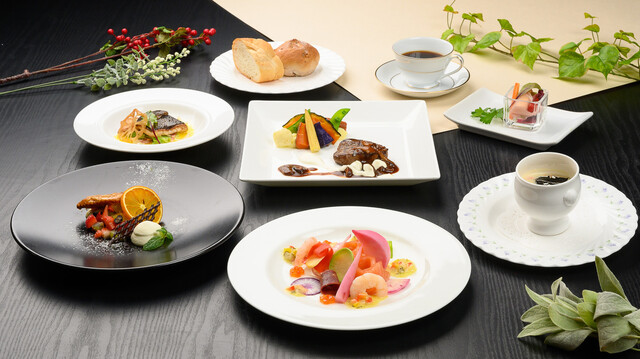 メインダイニングルーム - 富良野（フレンチ）の写真