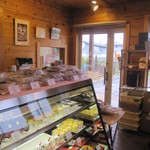 アラペイザンヌ - ログハウスの店内、販売スペースはこじんまり