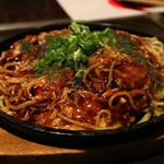 Sandaimemurakaishouten - 肉・玉子・そばの定番焼きにイカ天トッピング（1000円）