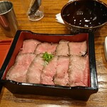 佰食屋1/2 国産牛とろにく重と焼肉重の専門店 - 