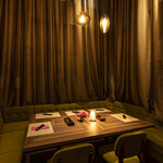 F&J The Corner Room - 