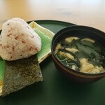 Yoshinogari Rekishi Kouen Resutoran - 赤米おむすび、味噌汁