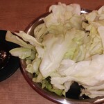 串カツどらん - お通しキャベツ