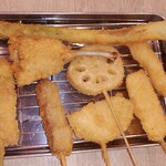 串カツどらん - アスパラ・レンコン・玉ねぎ・牛・豚・鶏手羽・エビ・イカ