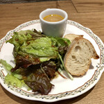YOTTERIA GAKU - ランチのパン、サラダ、スープ