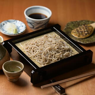 Enjoy carefully selected soba noodles. Freshly ground, freshly made, and freshly boiled ``Santate''